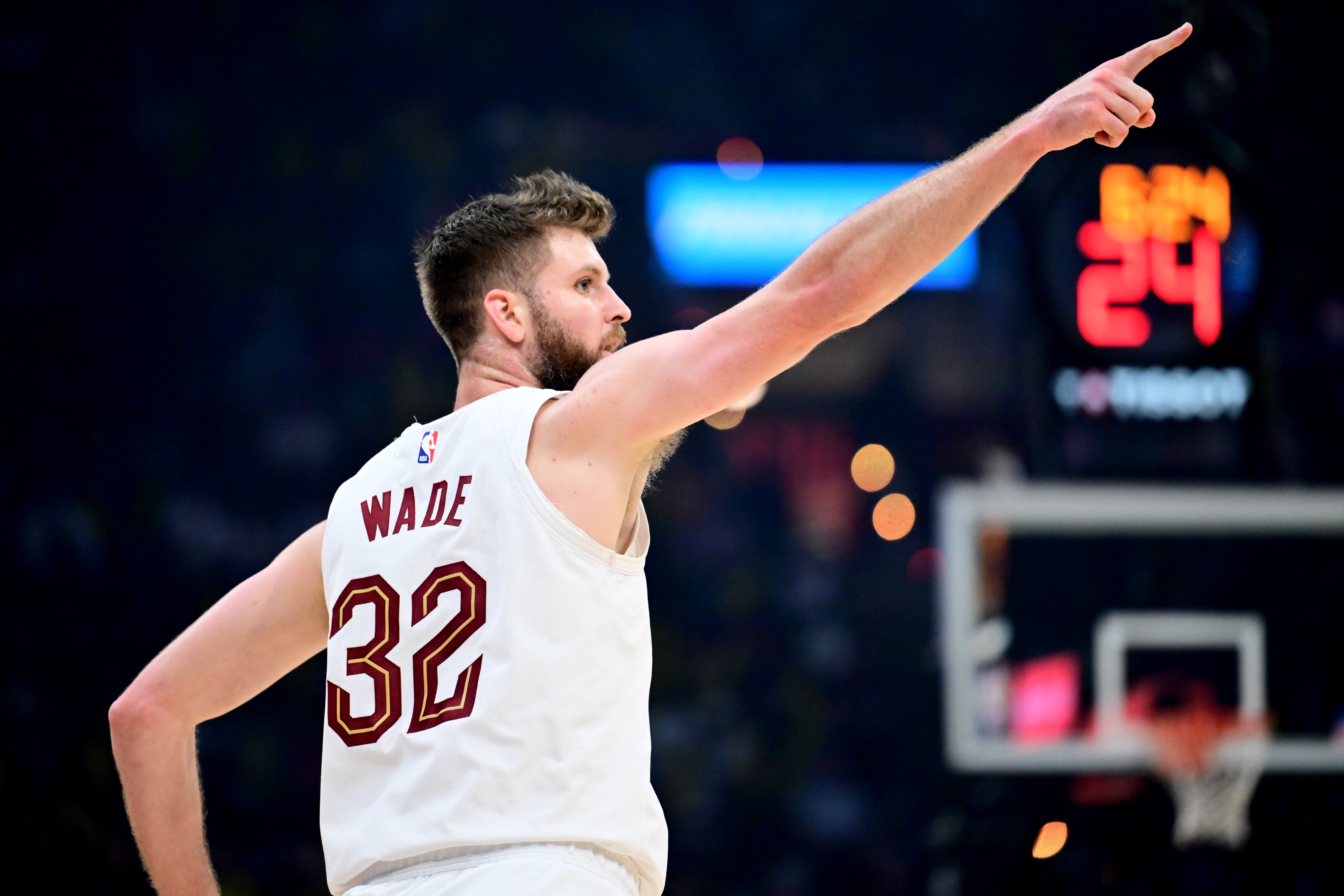 文胖：湖人对骑士球员迪恩·韦德感兴趣 但会有其他球队参与竞争